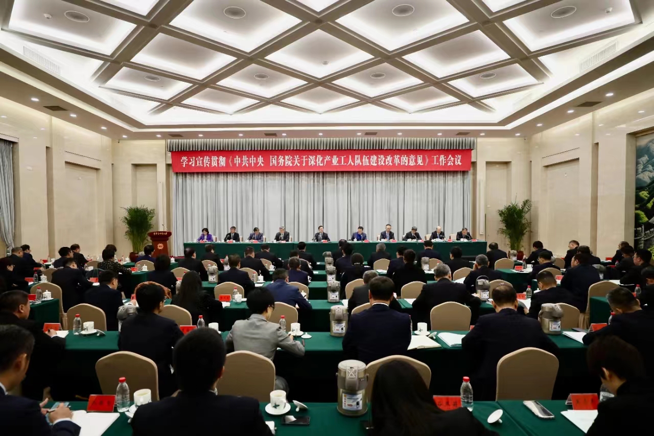 王东明1.jpg 王东明1.jpg